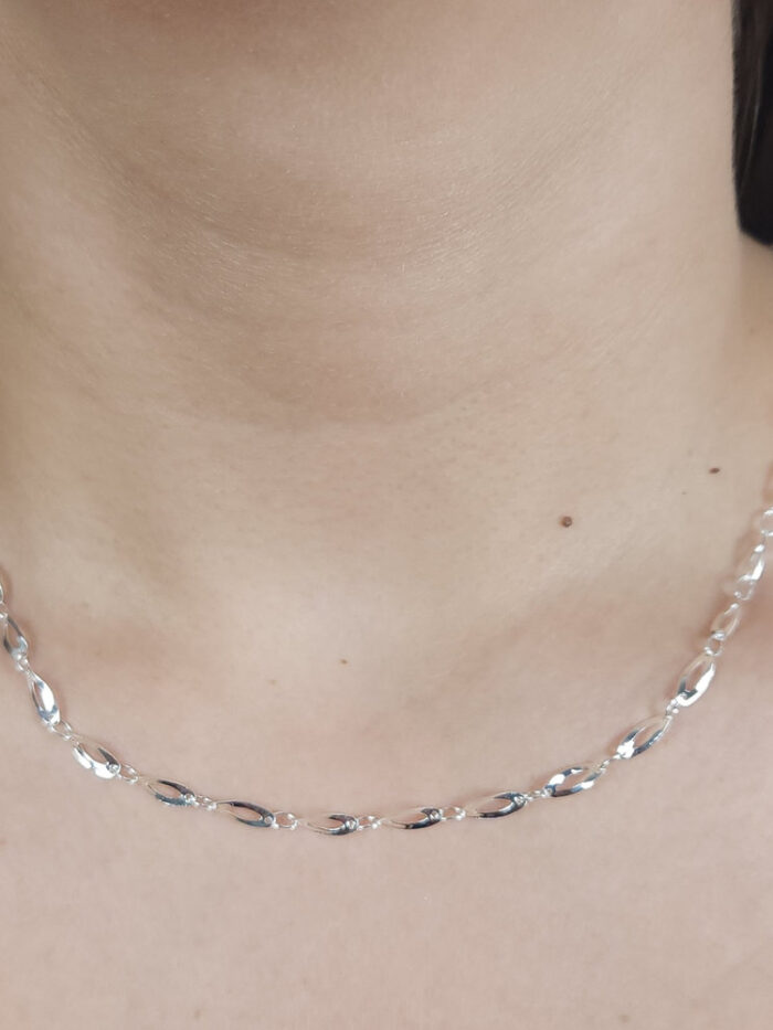 Gargantilha choker elos torcido vazado
