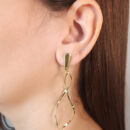 Brinco fio formato ondulado