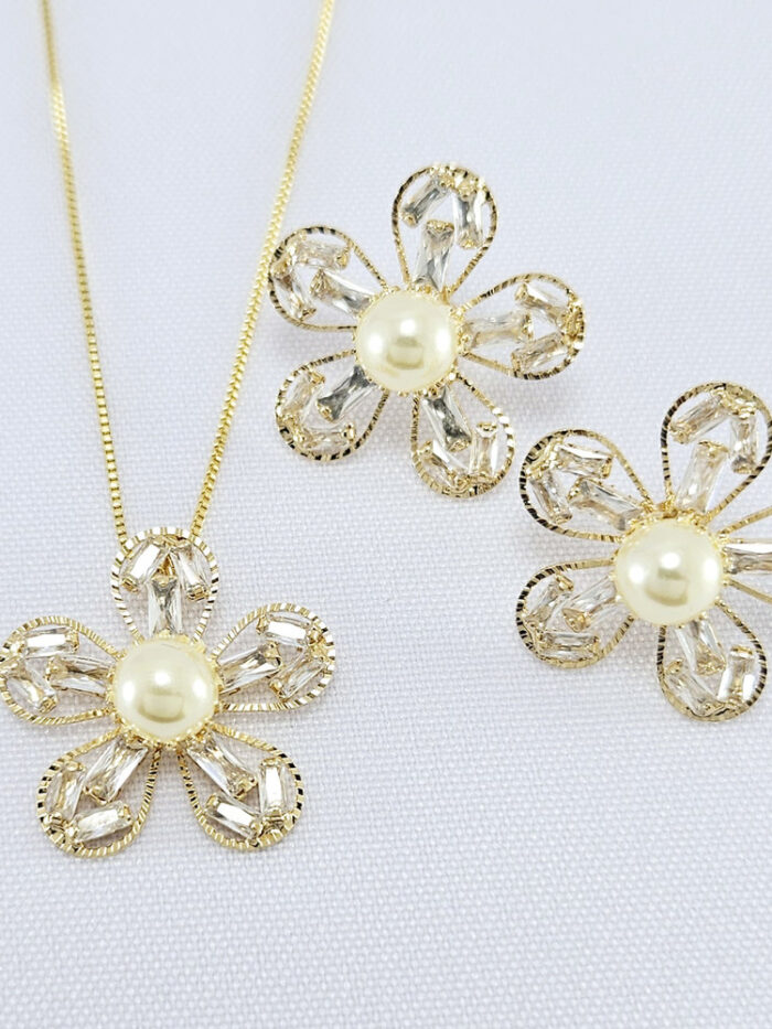 Conjunto flor com pedra navete com pérola central
