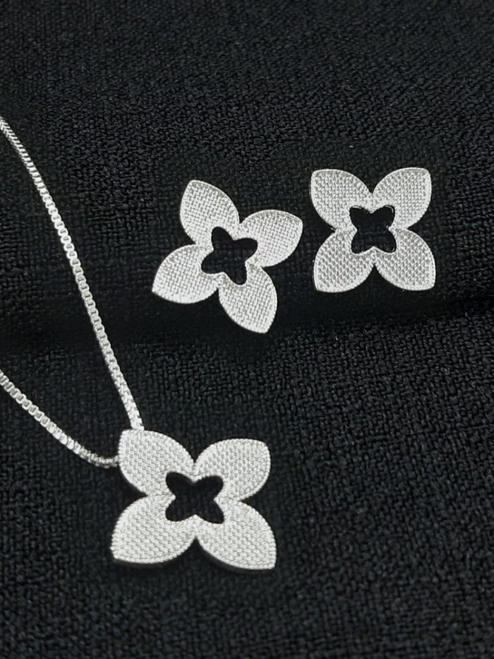 Conjunto flor fosco vazado