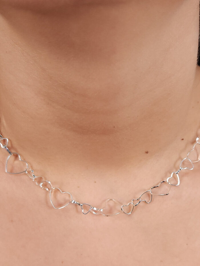 Gargantilha choker elos corações vazados