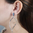 Brinco estilo torcido vazado