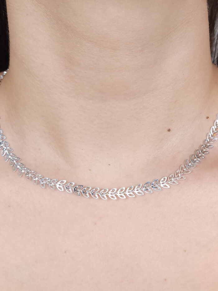 Gargantilha chocker ramo de folhas vazadas