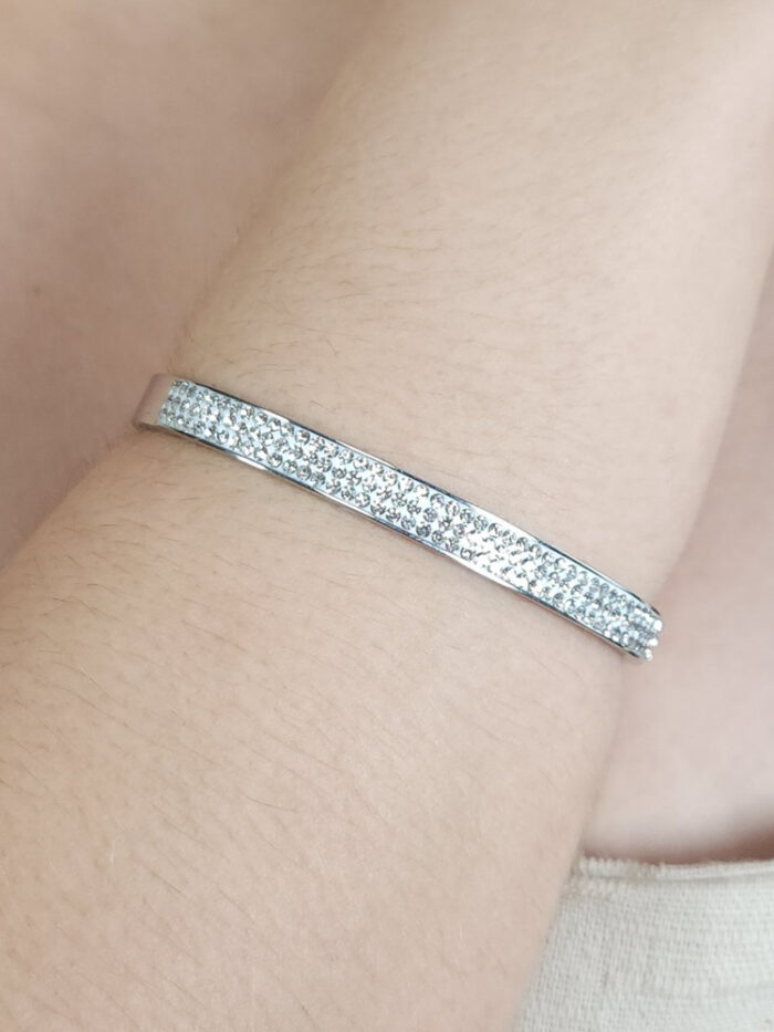 Bracelete detalhes cravejados