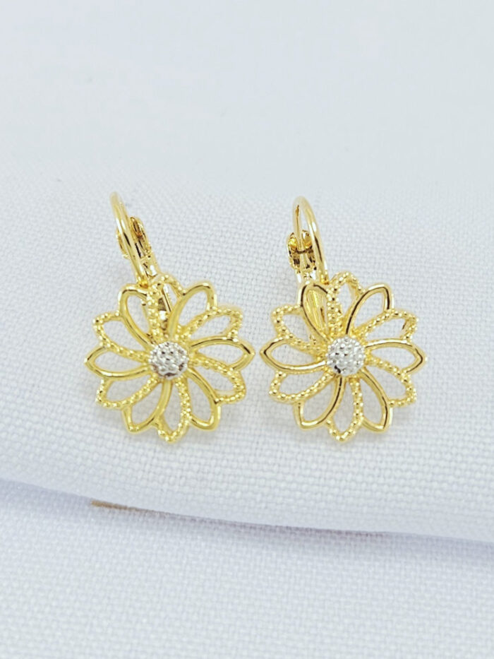 Brinco gancho flor vazado