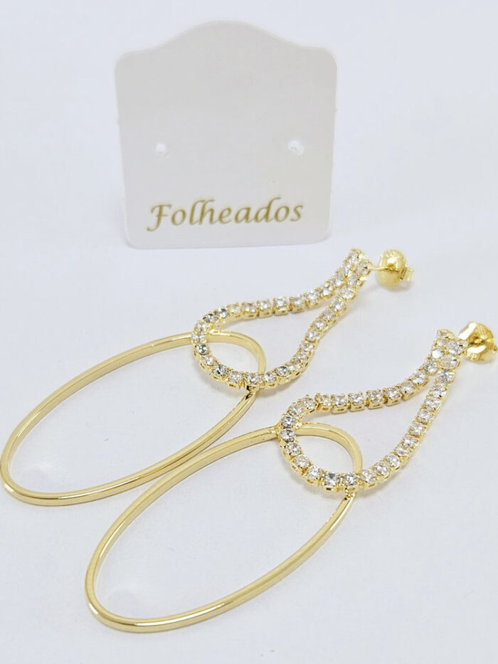 Brinco base strass cristal com detalhe oval vazado