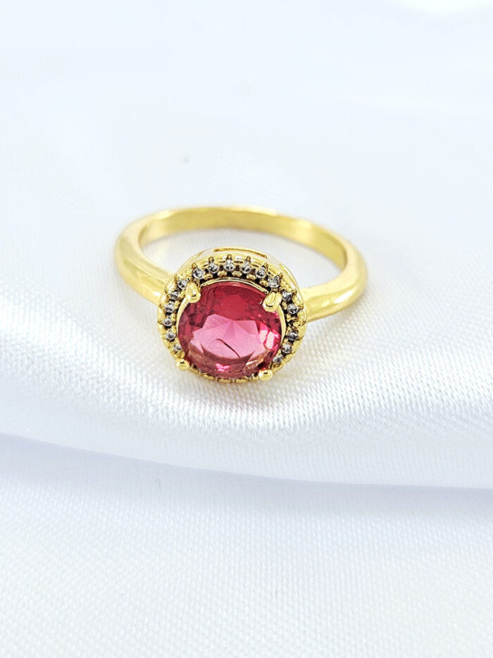 Anel detalhado com pedra cristal rosa pink