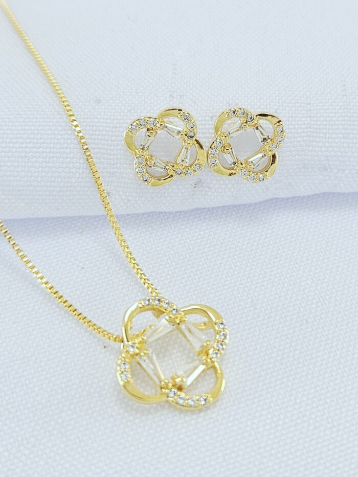 Conjunto flor vazado com zircônia