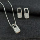 Conjunto retangular com pedra cristal