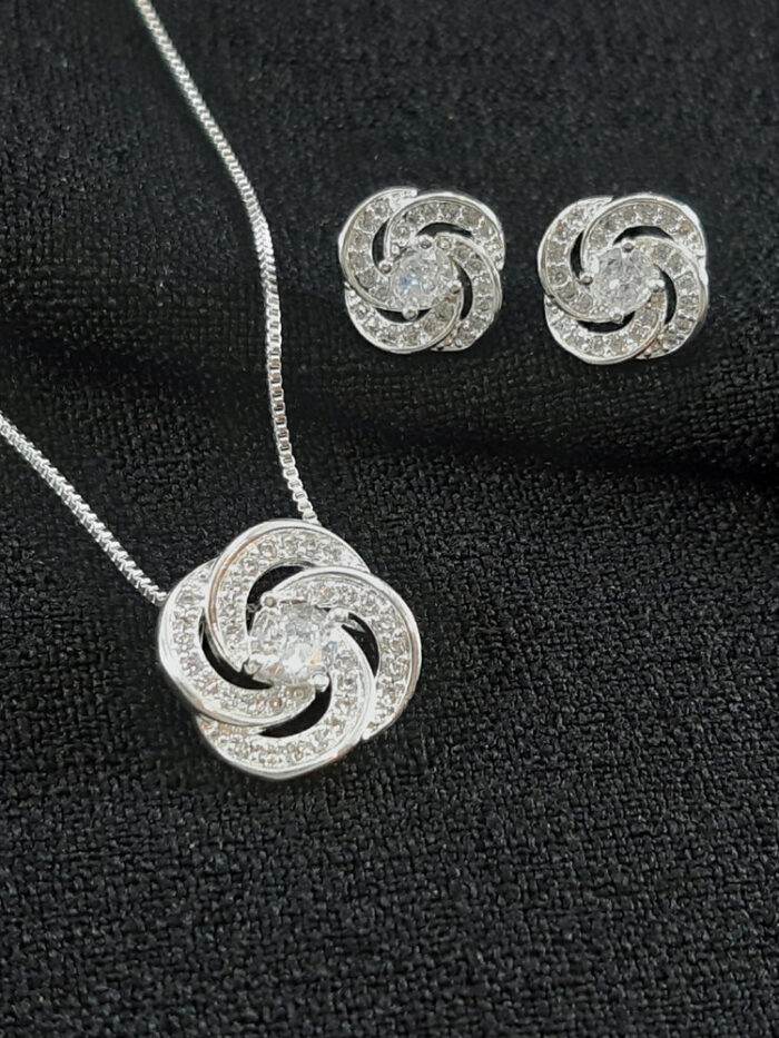 Conjunto flor cravejado