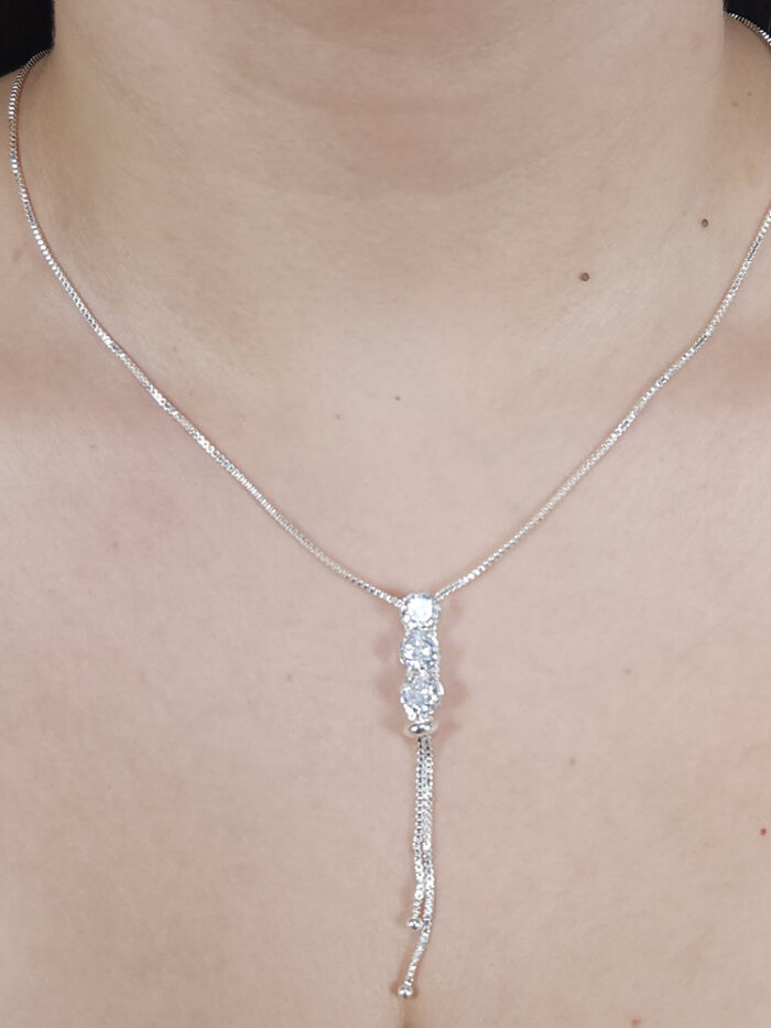 Gargantilha gravatinha com pontos de luz cristal