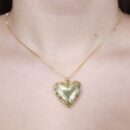 Gargantilha relicário coração detalhado