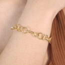 Pulseira com elos redondos e oval detalhado