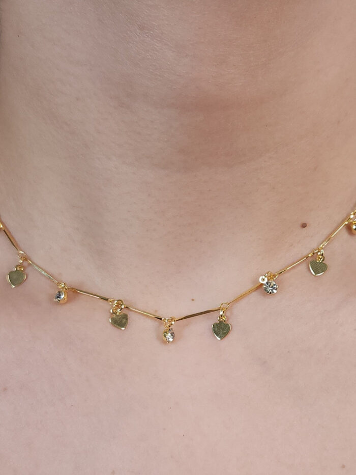 Gargantilha chocker elos caninhos com pontos de luz e coração chapeado