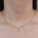 Gargantilha bolinhas lisas e pingente ponto de luz