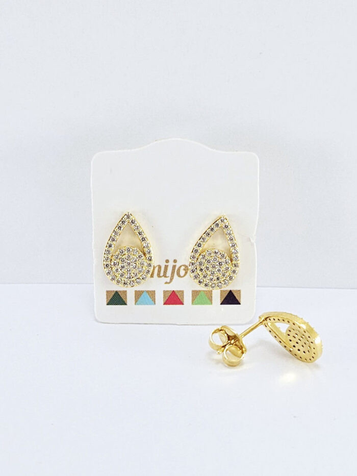 Brinco gota cravejada