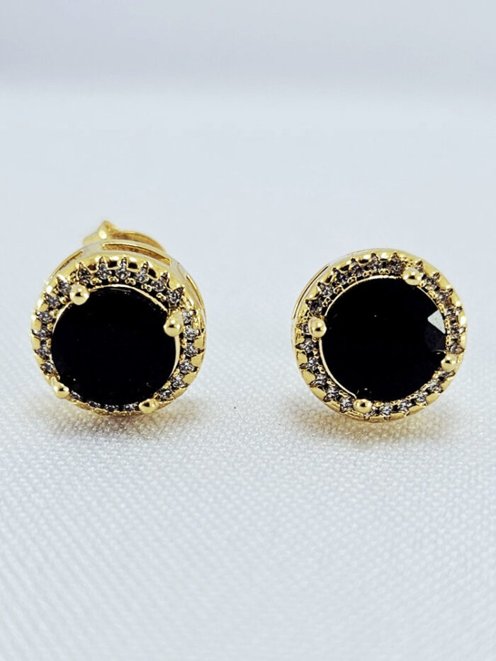 Brinco zircônia redondo cravejado ao redor