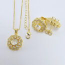 Conjunto flor detalhe cravejado com ponto de luz