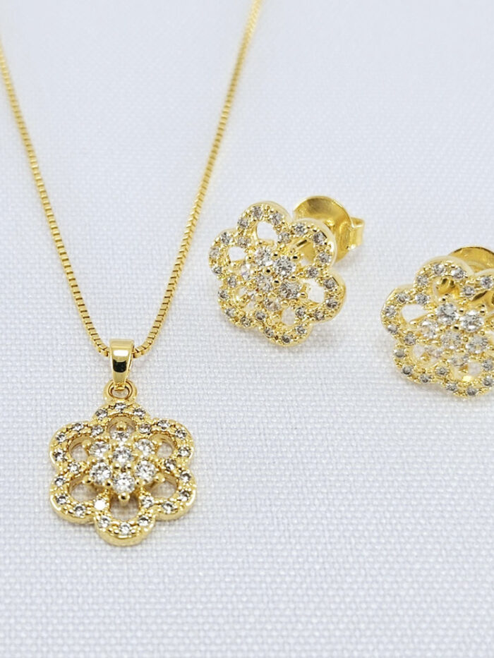 Conjunto estilo flor vazado com cristais