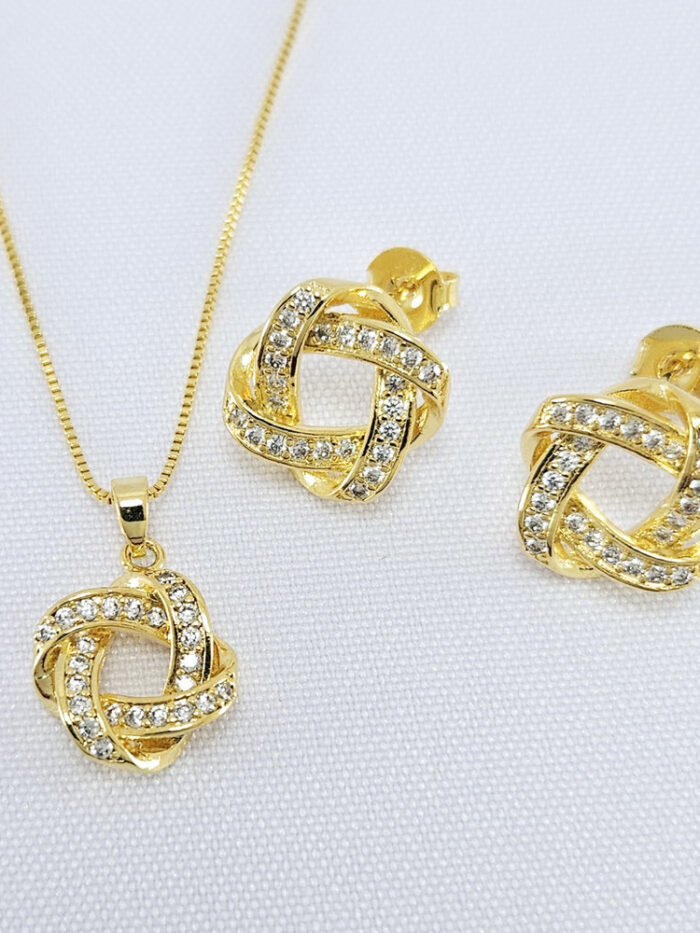 Conjunto entrelaçado cravejado