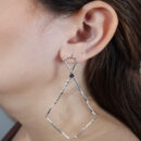 Brinco base triangular fio torcido