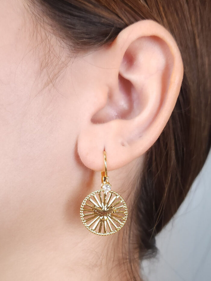 Brinco gancho espirito santo com pedra cristal