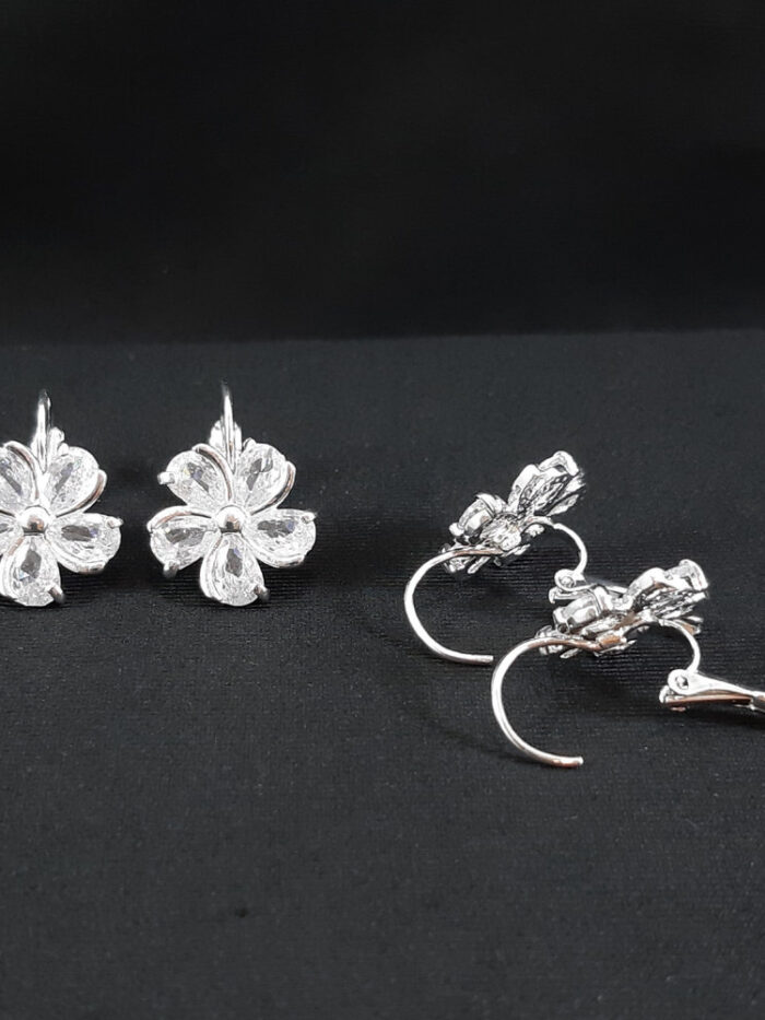 Brinco gancho flor cristal