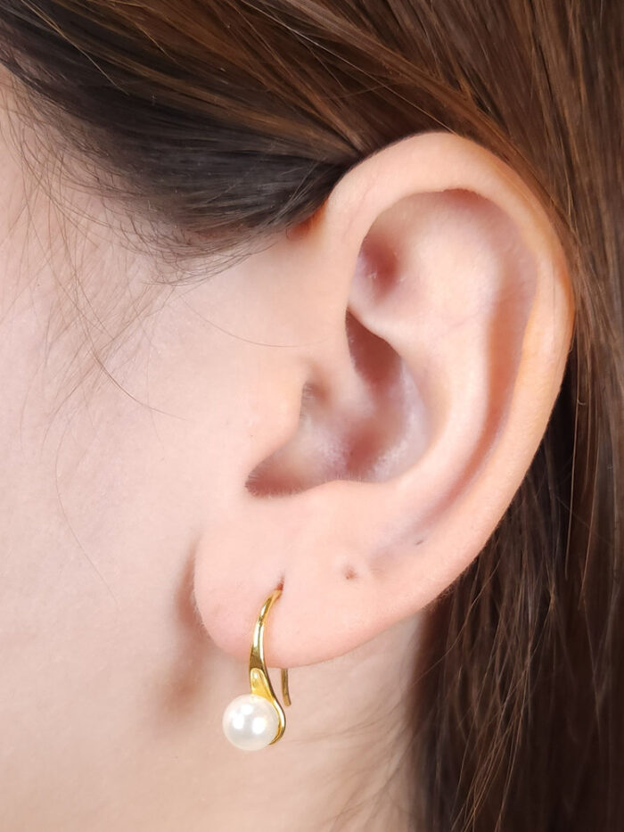 Brinco gancho com pérola