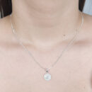 Gargantilha pingente redondo cravejado