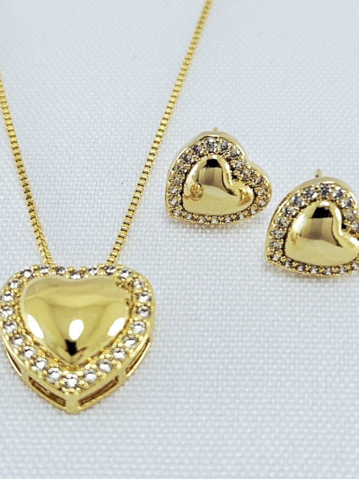 Conjunto coração detalhe cravejado redor