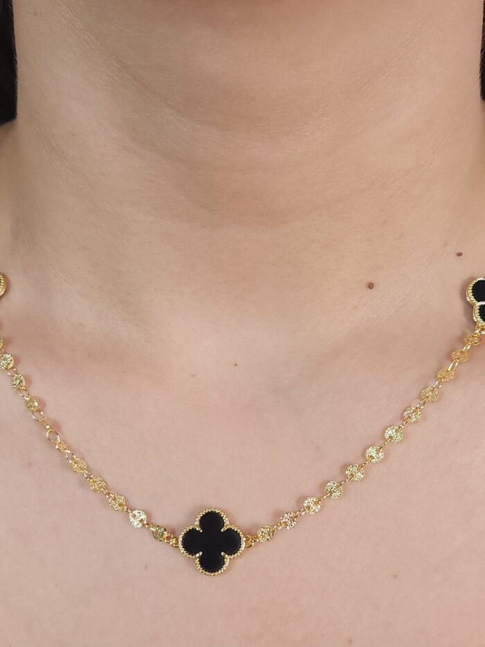 Gargantilha chocker trevo com elos chapeado fosco