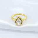 Anel gota cristal cravejado ao redor