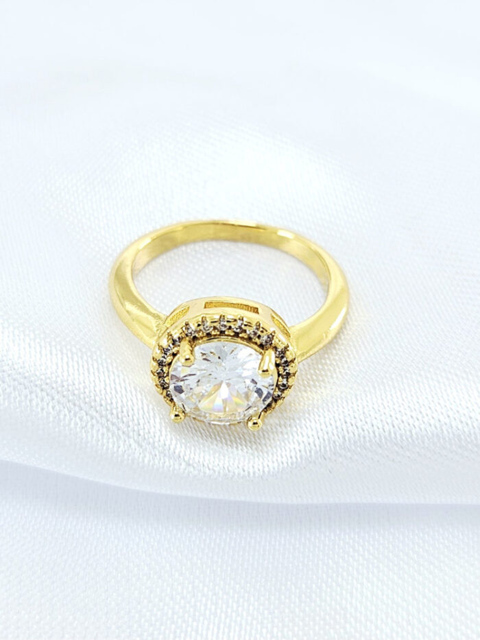 Anel cristal detalhado