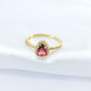 Anel gota rosa com borda cravejada