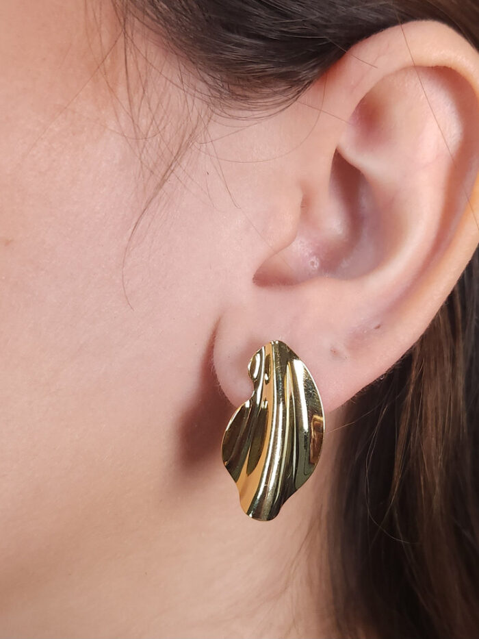 Brinco fixo folha ondulada
