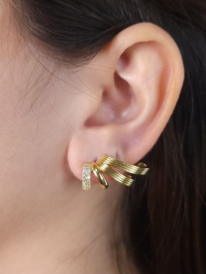 Brinco estilo Ear Cuff com quatro fios