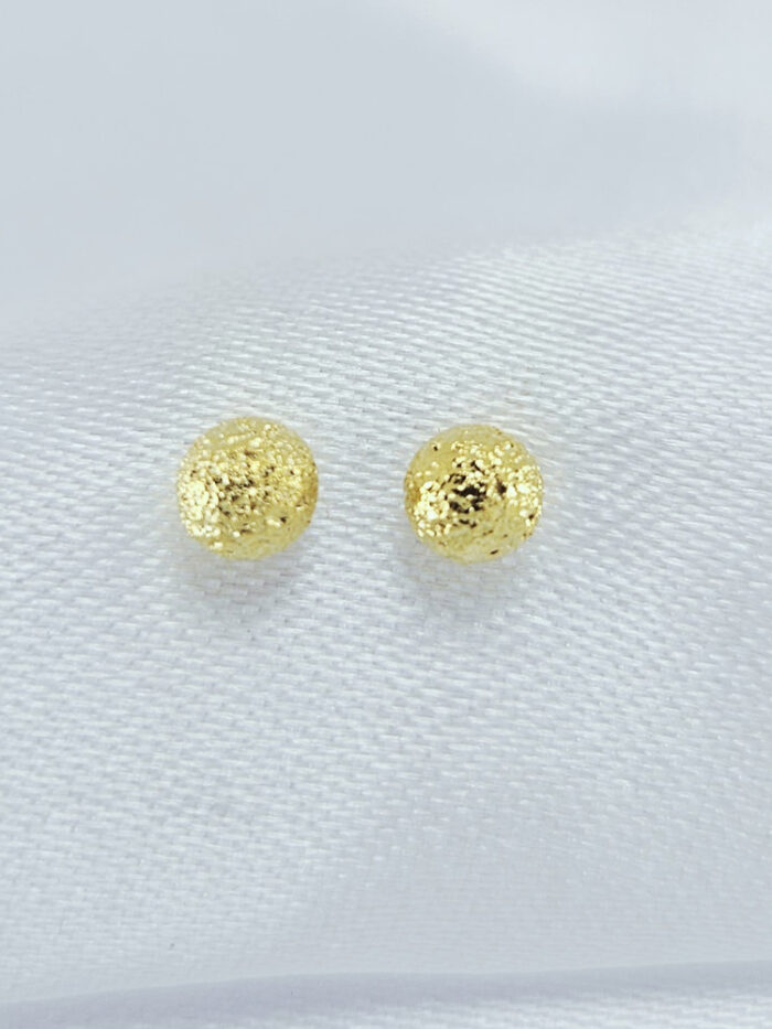 Brinco de bolinhas fosca