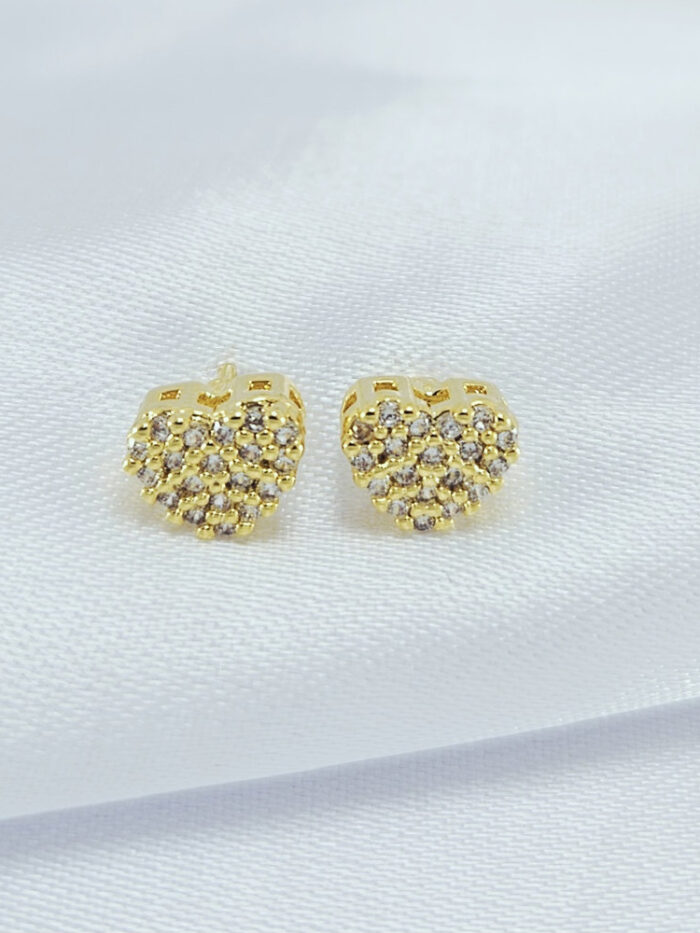 Brinco coração cravejado