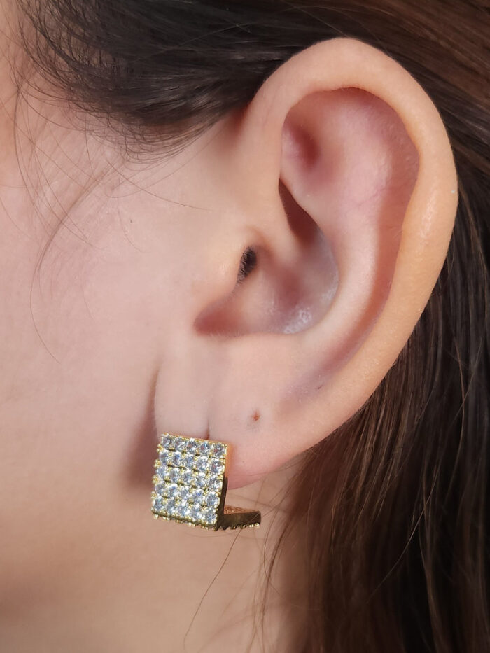 Brinco placas de strass cristal