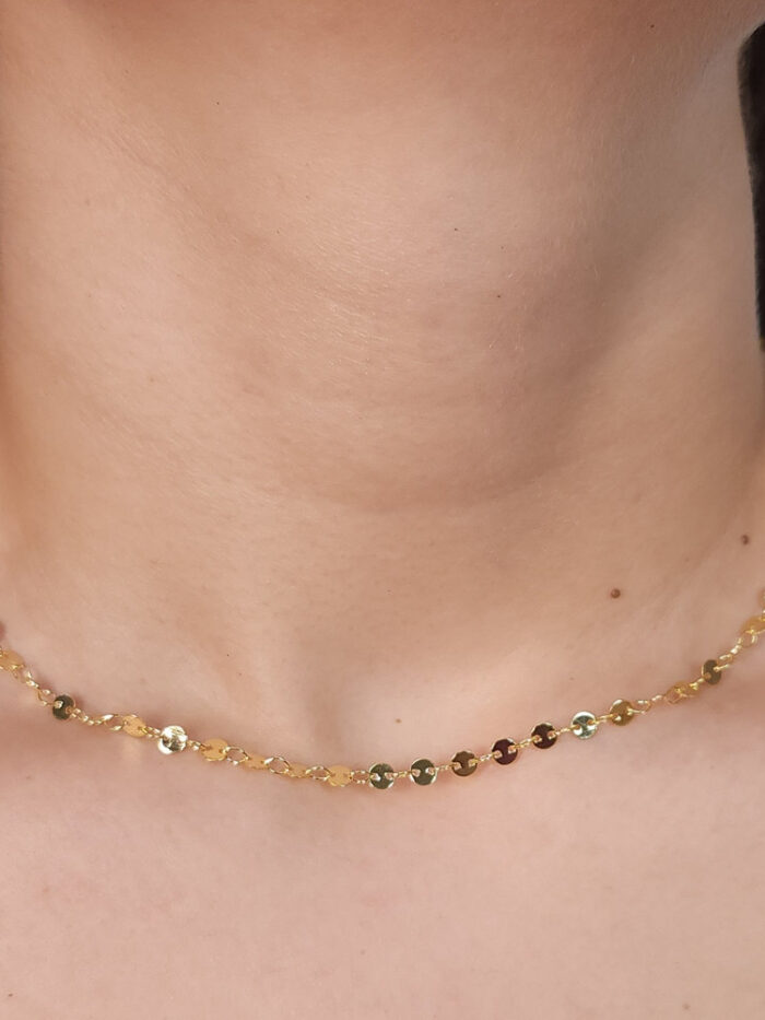 Gargantilha chocker com placas redondos lisos dourado