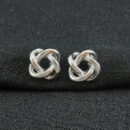 Brinco modelo entrelaçados vazado