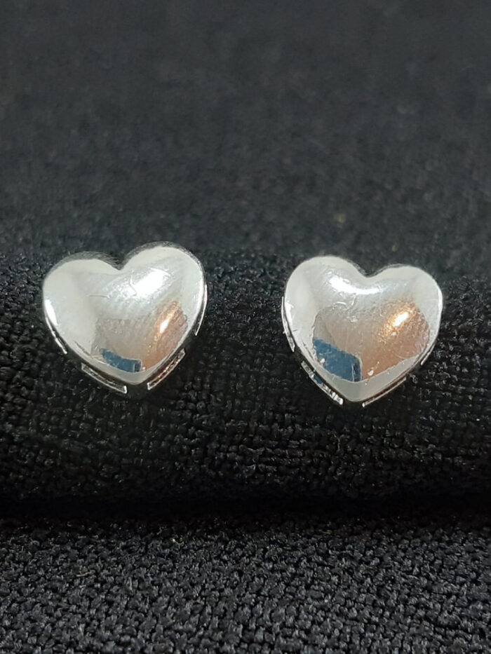 Brinco coração liso prateada