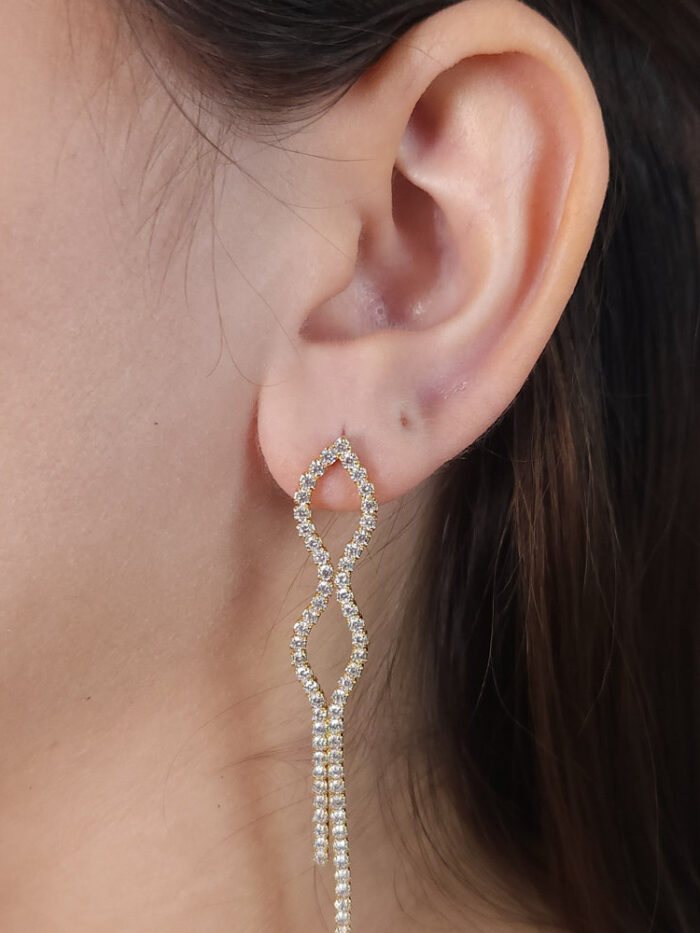 Brinco fio riviera detalhe losango duplo