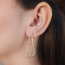 Brinco estilo gota cravejado com ponto de luz