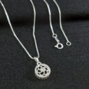 Gargantilha com pingente detalhe cravejado