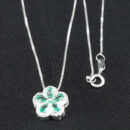 Gargantilha com pingente flor borda cravejada