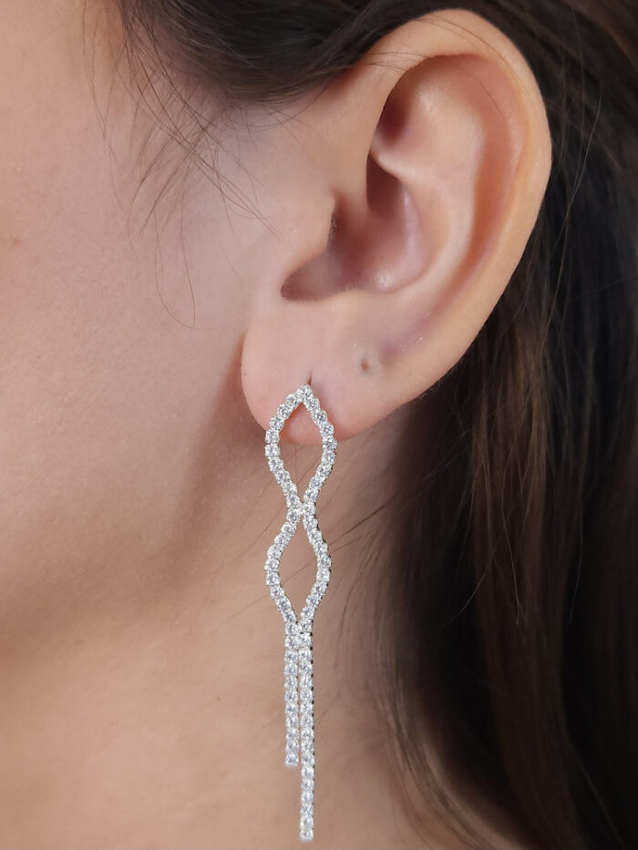 Brinco fio riviera detalhe losango duplo prateado