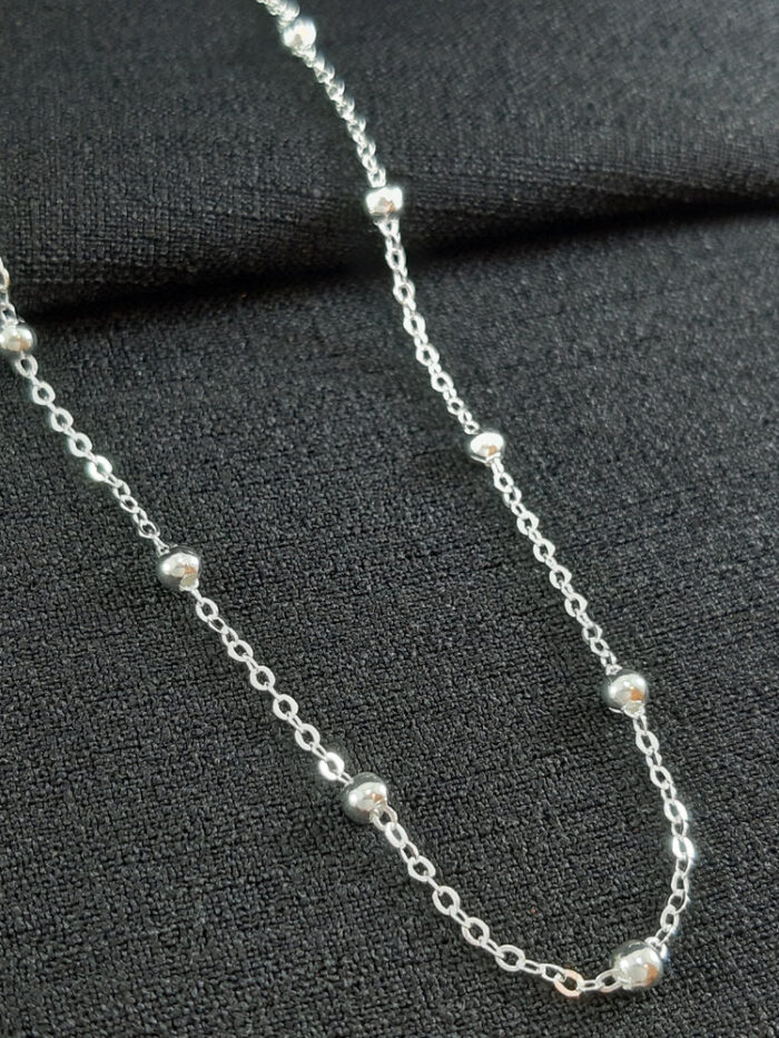 Gargantilha chocher com bola prateada