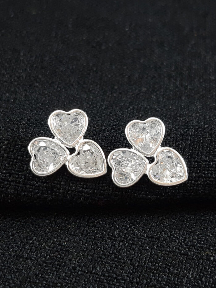 Brinco trevo formato coração