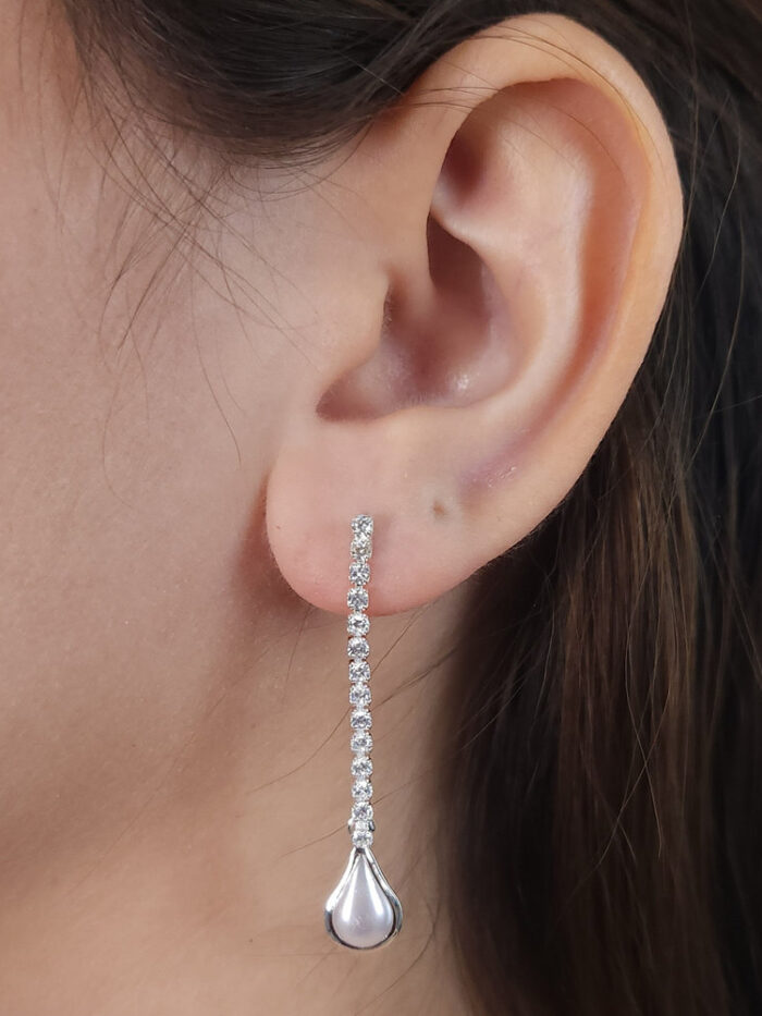 Brinco fio reviera com pérola formato gota